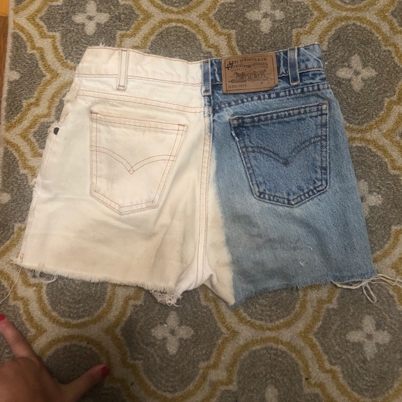 Levi’s High Rise two tone blue and white shorts - Picture 2 of 4
